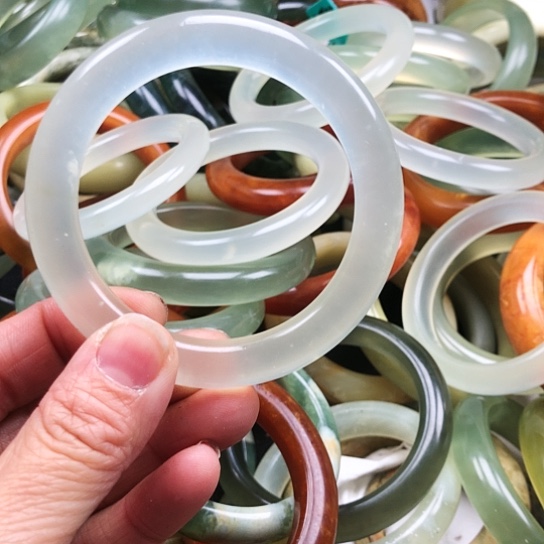 蛇纹石玉手镯未镶嵌有****安