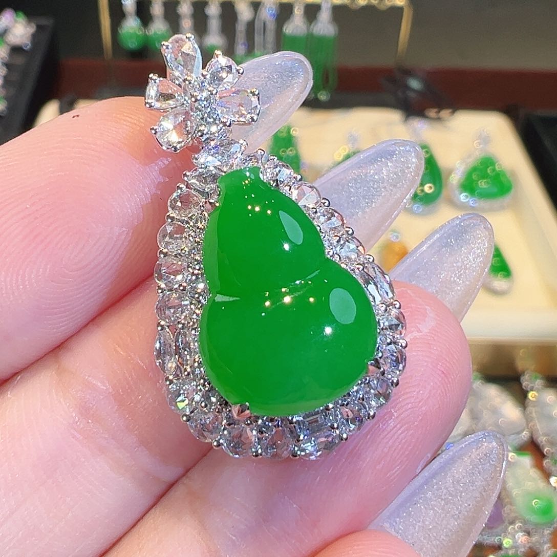 翡翠吊坠(不含链)18K金镶嵌翡翠