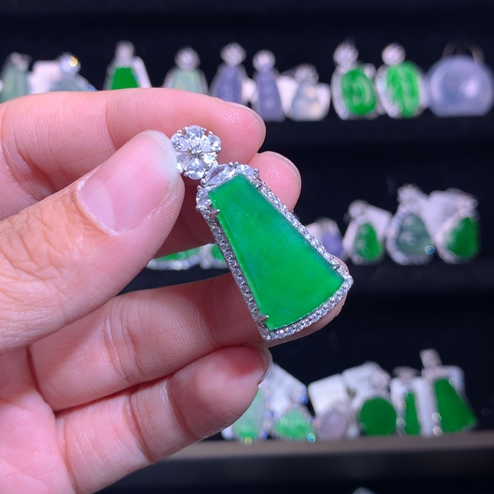 【闪购商品】颈饰银S925镶嵌翡翠?****吖天然翡翠