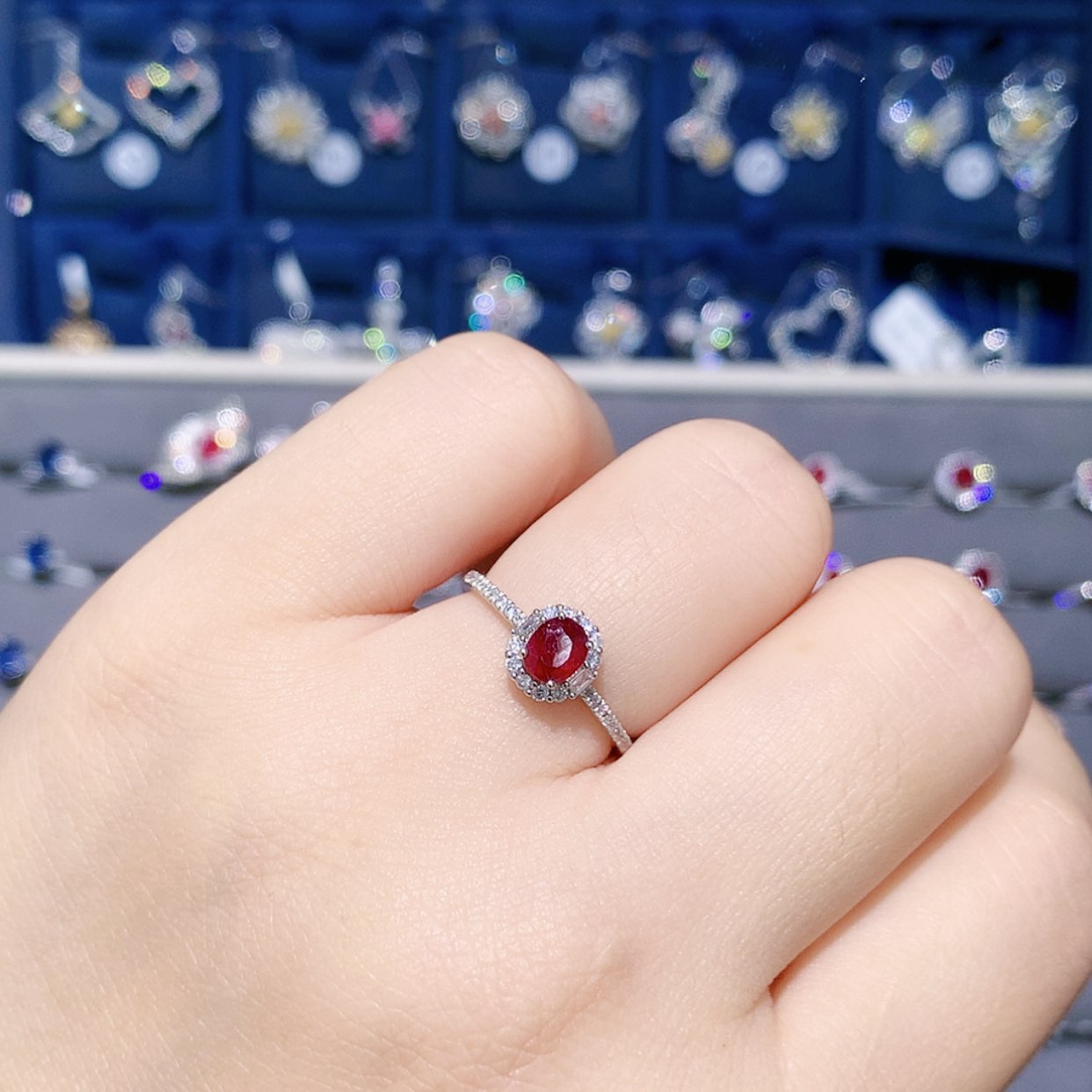 【闪购商品】铂Pt950镶嵌戒指红宝石