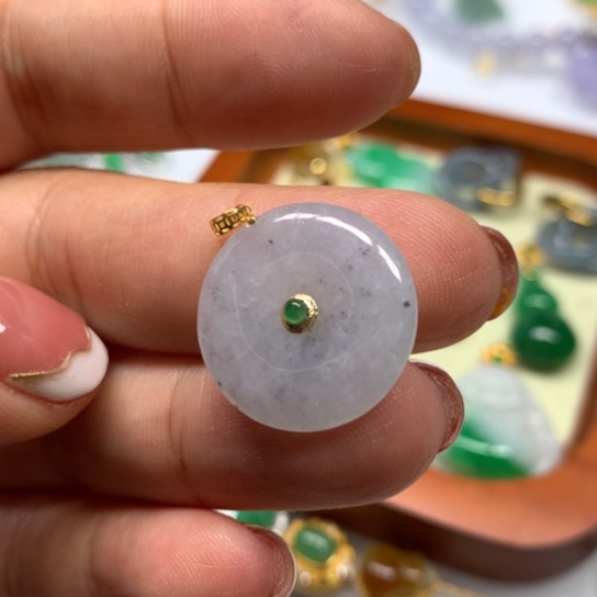 翡翠颈饰18K金镶嵌翡翠