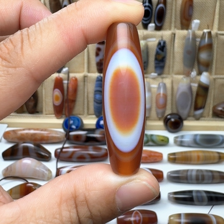 玛瑙/玉髓颈饰未镶嵌在*？