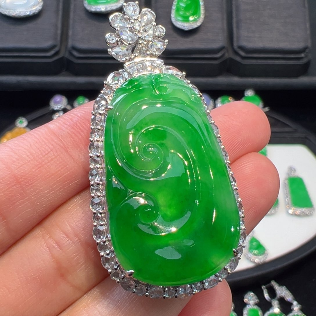 翡翠吊坠(不含链)18K金镶嵌翡翠