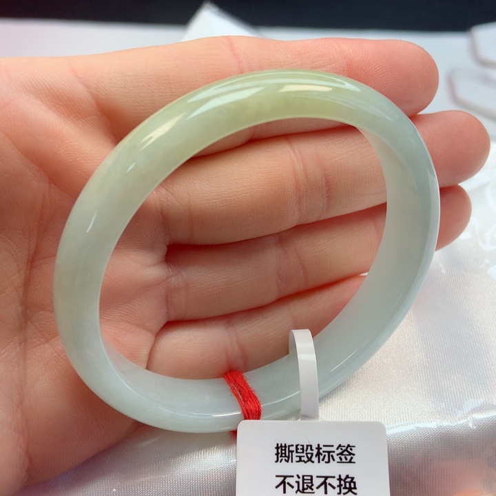 翡翠手镯未镶嵌55圈
