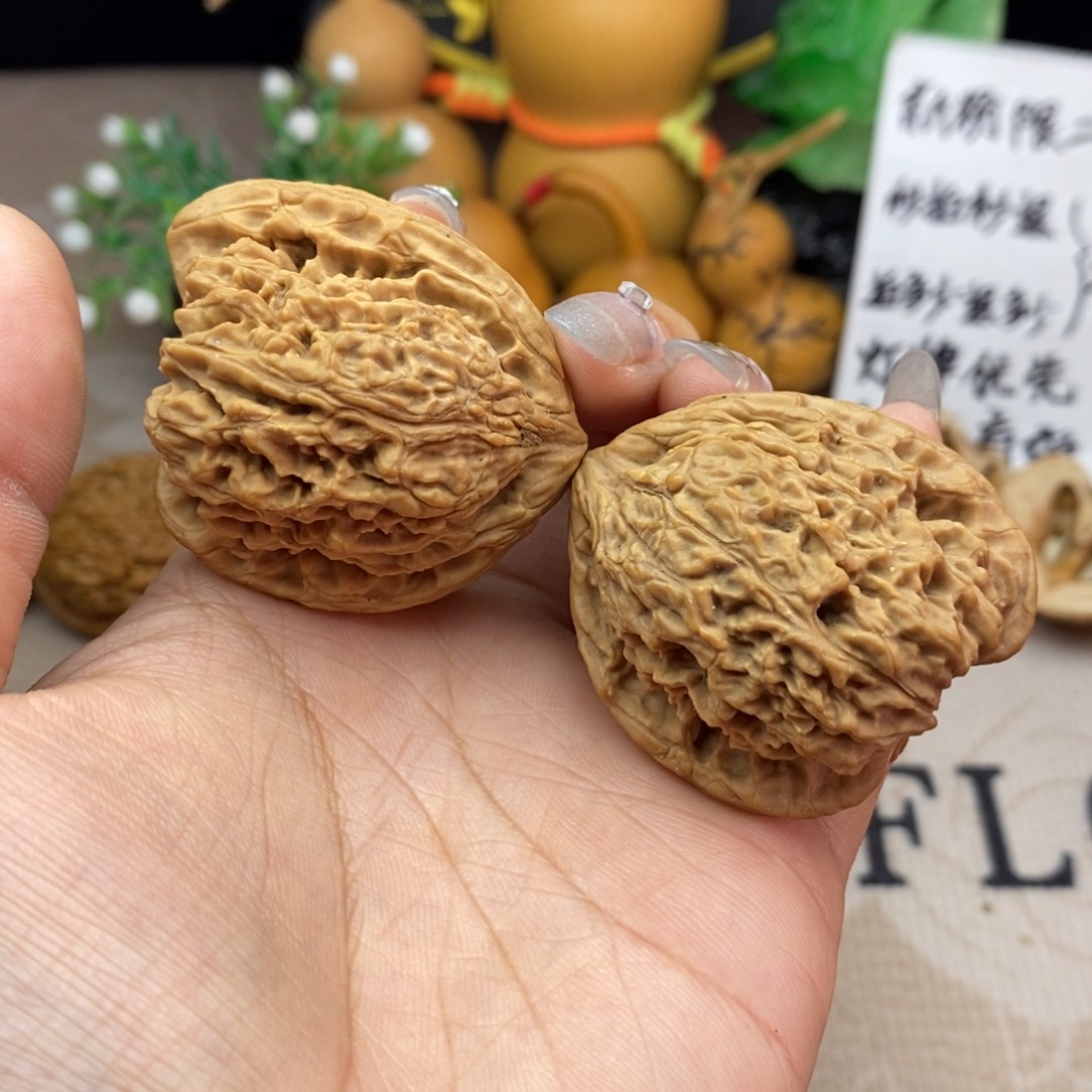 A***建文玩核桃吊坠南疆