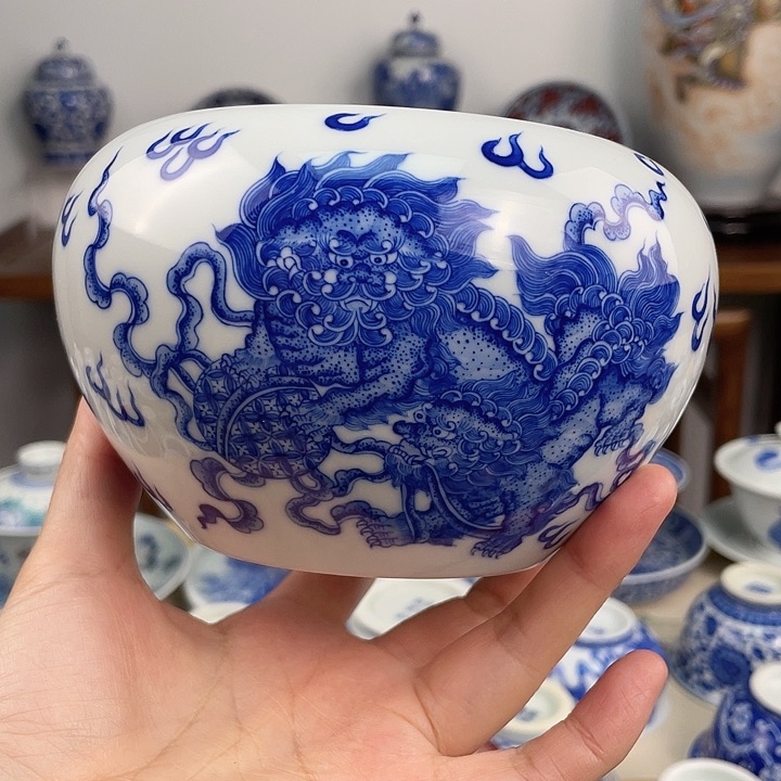 景德镇陶瓷手绘狮子水洗