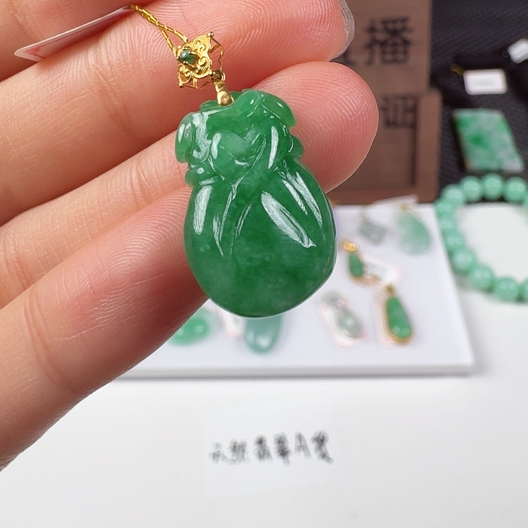 翡翠18K金镶嵌颈饰