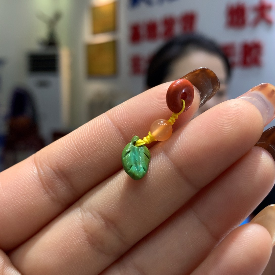 南红玛瑙配饰未镶嵌