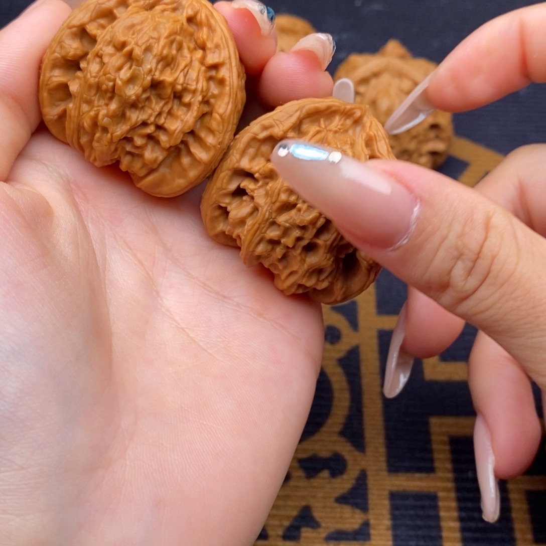 也***好文玩核桃吊坠白狮子