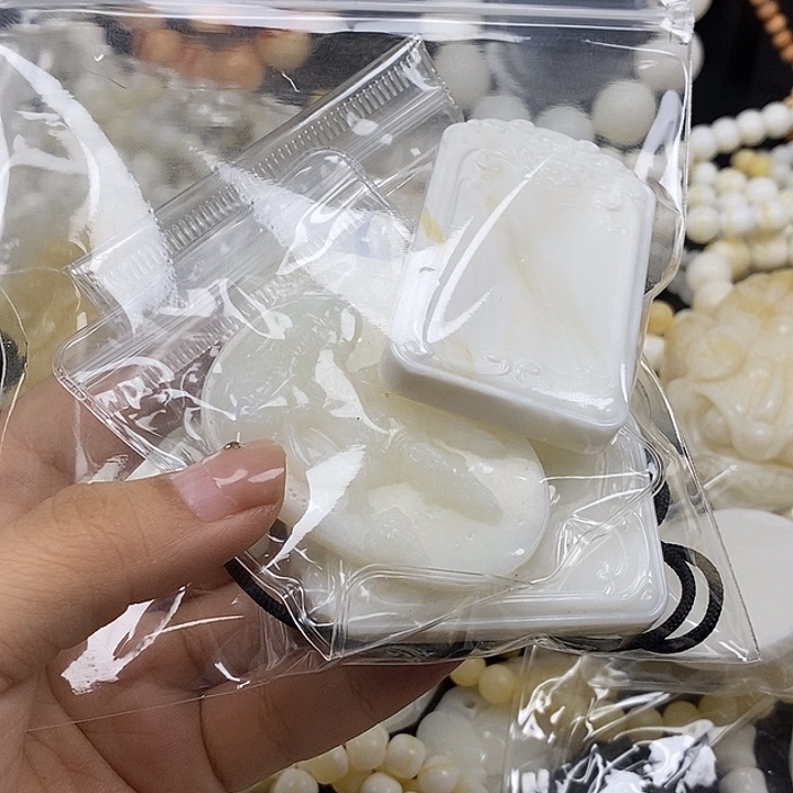 文***香榧木花梨木，牌子4块，瑕疵