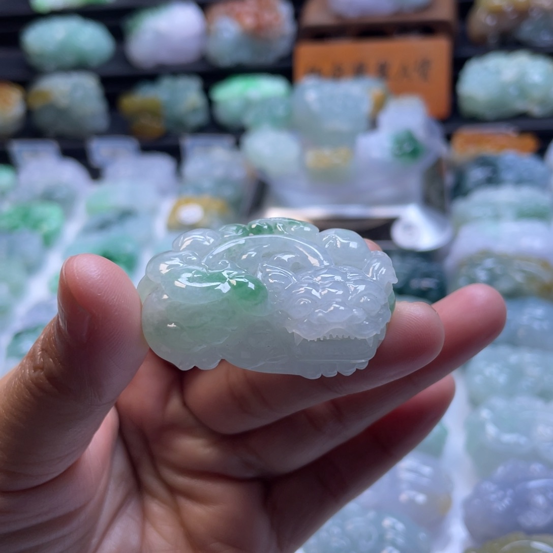 翡翠颈饰未镶嵌貔貅