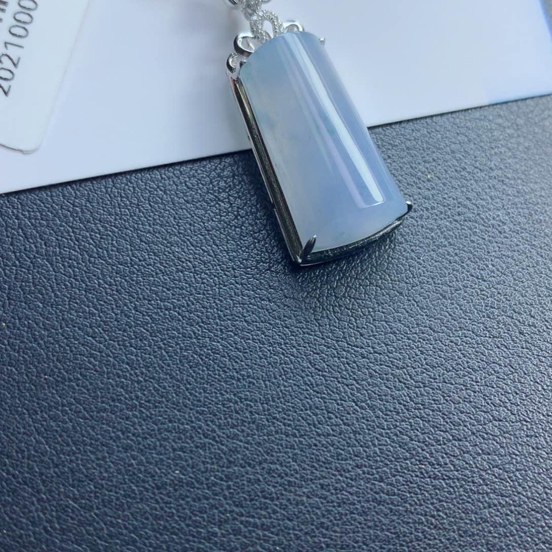 翡翠颈饰未镶嵌无事牌