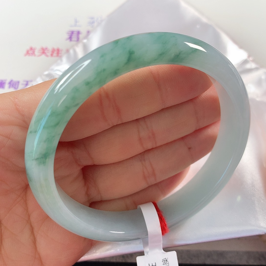 翡翠手镯未镶嵌62-63圈口 ①③①