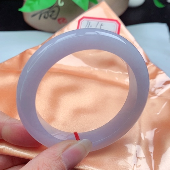 翡翠手镯未镶嵌哈**?      正圈55 冰紫罗兰