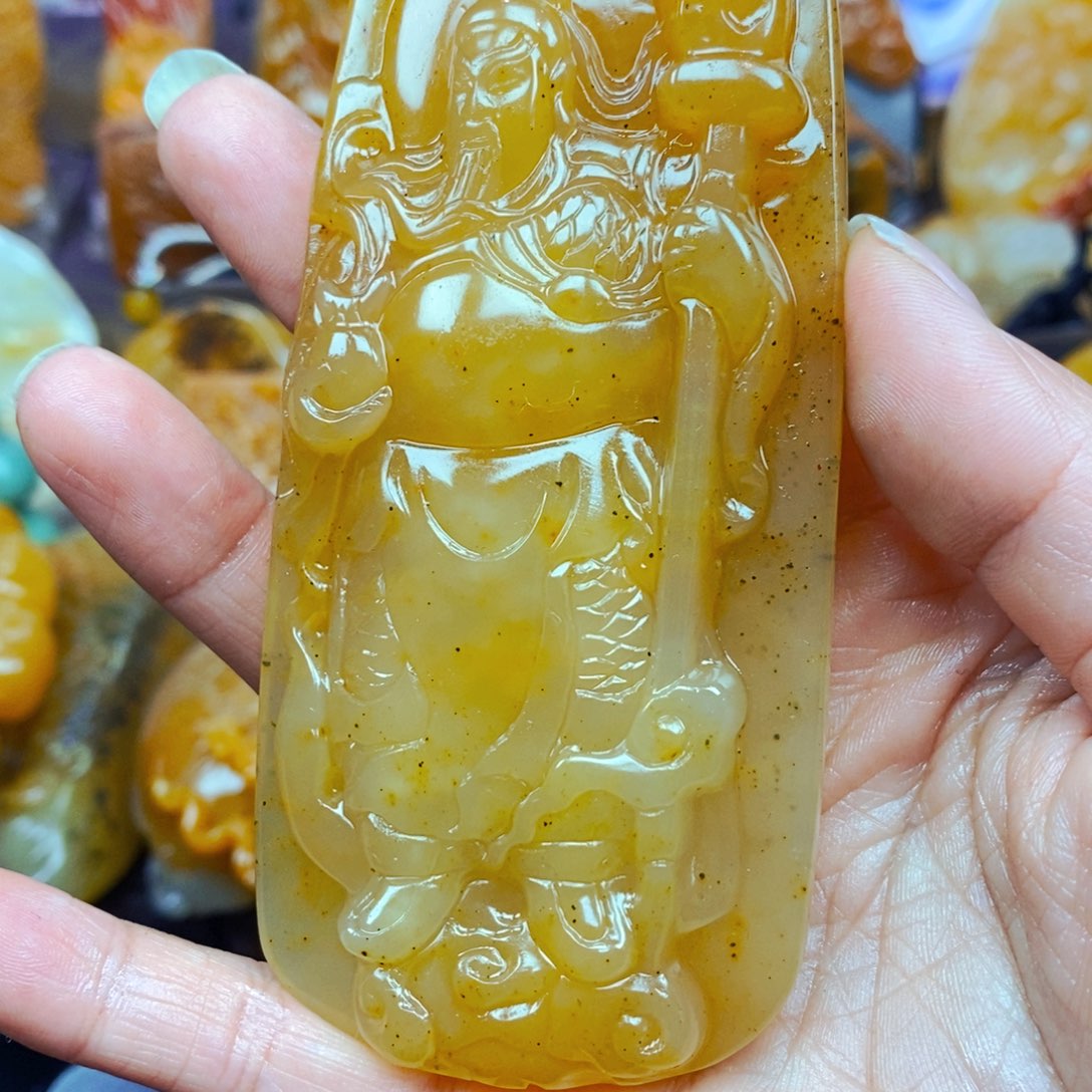 未镶嵌石英质玉（黄龙玉）颈饰
