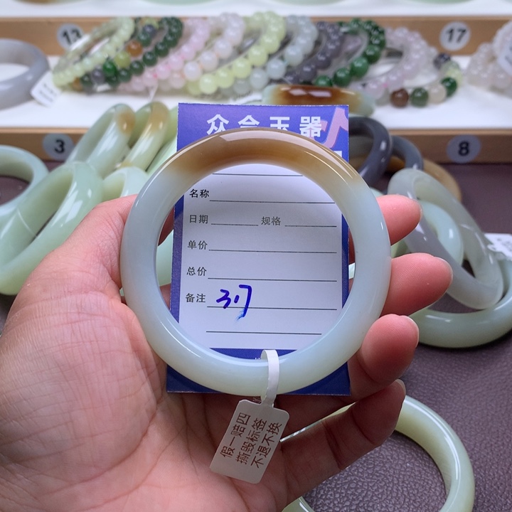 和田玉未镶嵌手镯