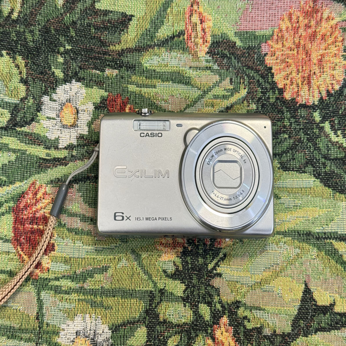 9新 Casio/卡西欧 zs25日版2000w像素 高清冷白皮磨皮感 No退No换