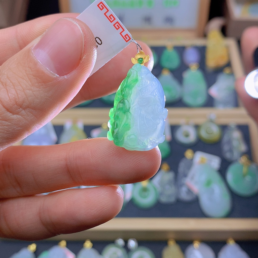 翡翠颈饰18K金镶嵌翡翠