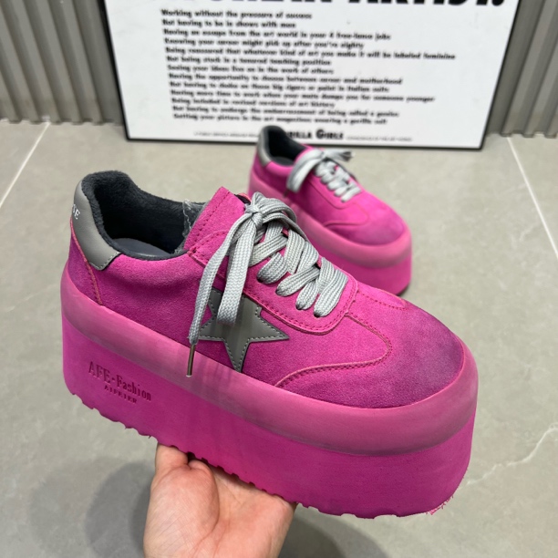 主播推荐2025年（188-10）厚底拼接色系带时尚增高加绒德训松糕鞋