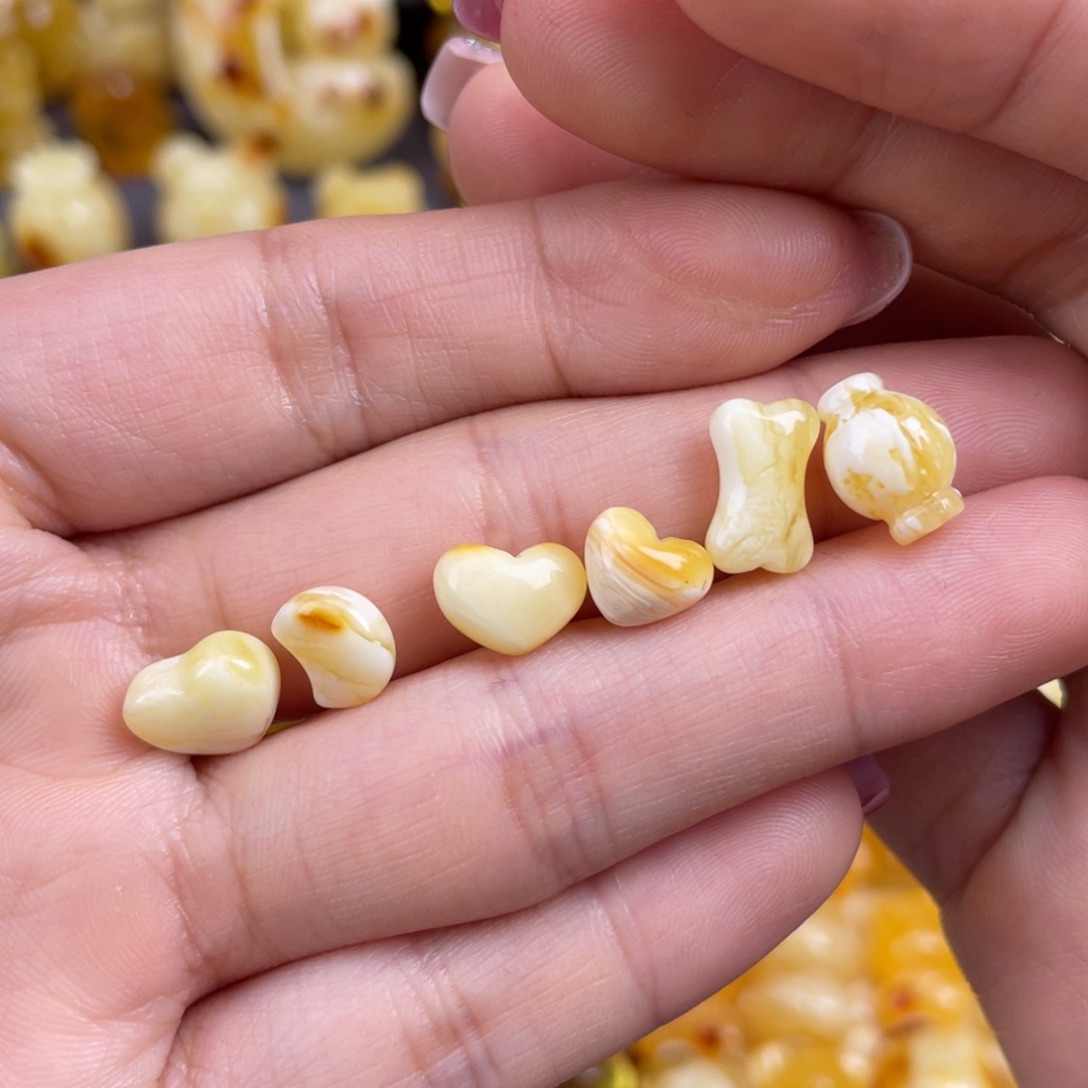 琥珀裸石未镶嵌蜜蜡