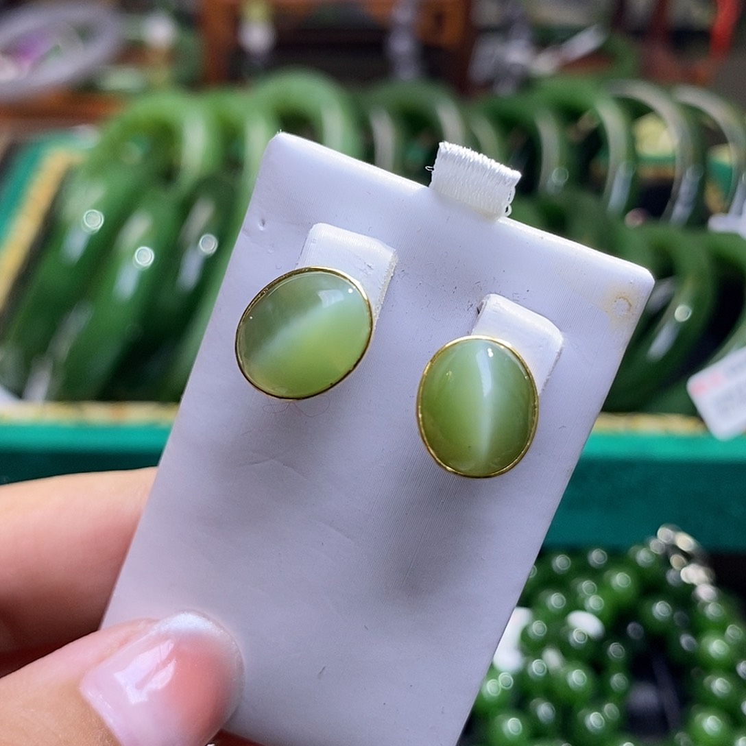 和田玉碧玉老料猫眼绿金镶耳坠未镶嵌