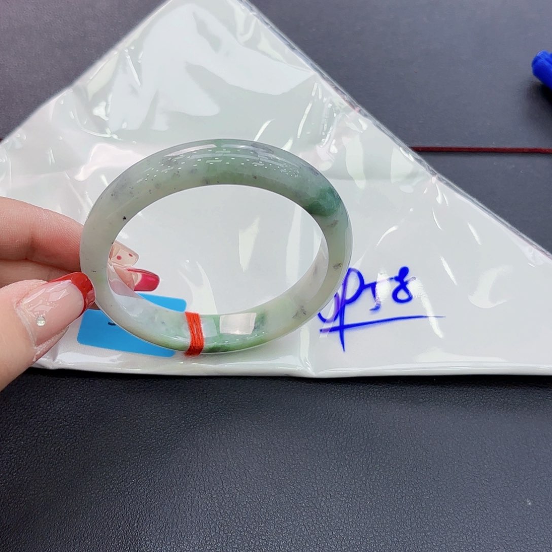 翡翠手镯未镶嵌手镯