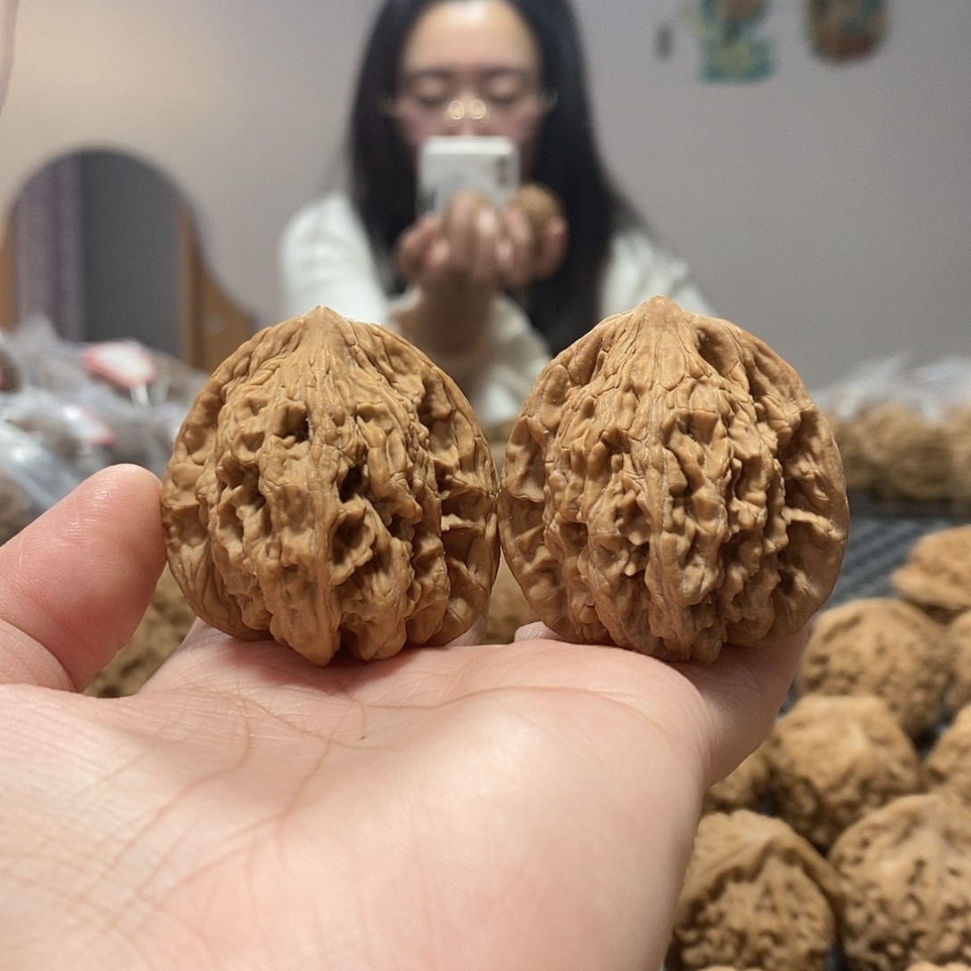 小***E吊坠桃核麦 虎 41