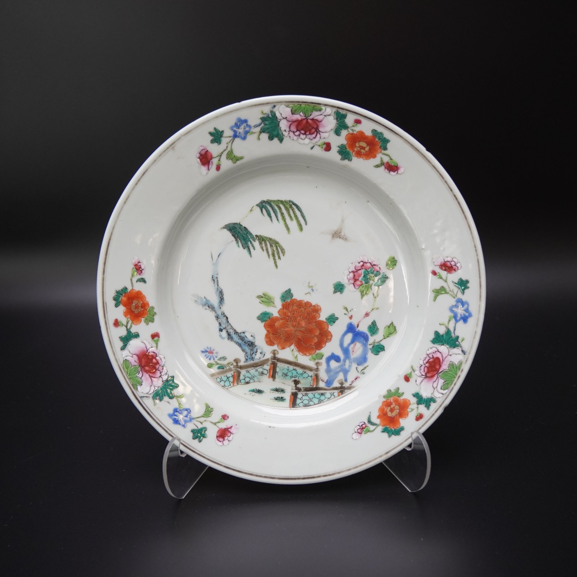 Lot.25072047清雍正粉彩洞石花卉纹赏盘 直径：约22.8cm