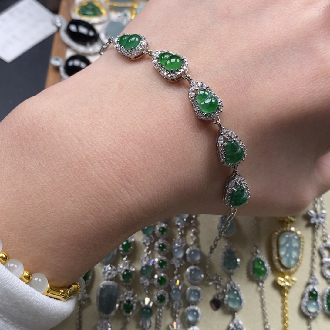 翡翠颈饰未镶嵌翡翠