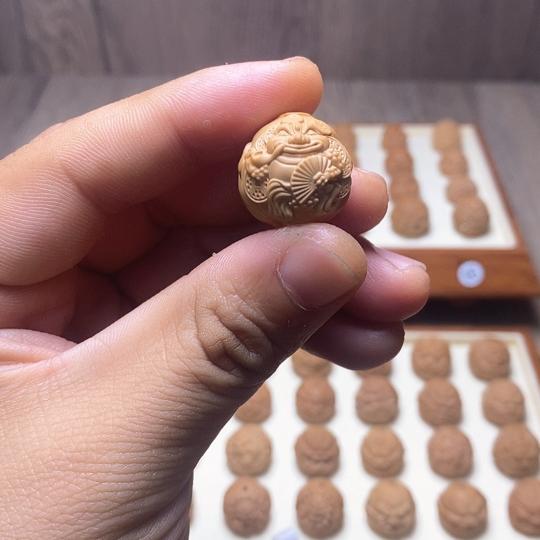 猴头核桃吊坠乘***う18左右猴头核桃