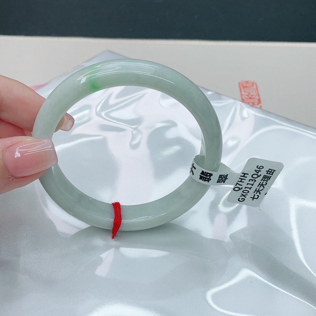 翡翠手镯未镶嵌正58