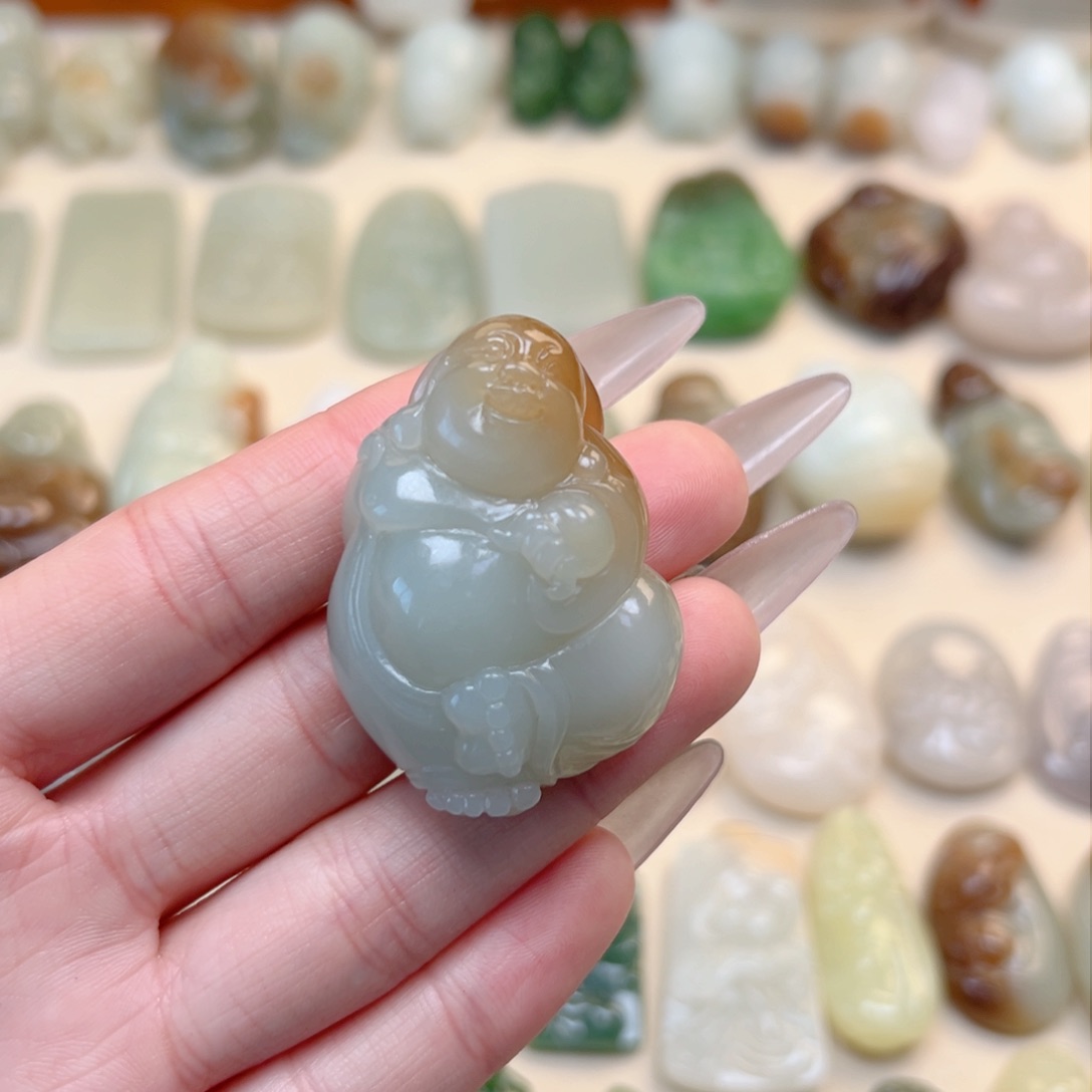 和田玉颈饰未镶嵌啊**?