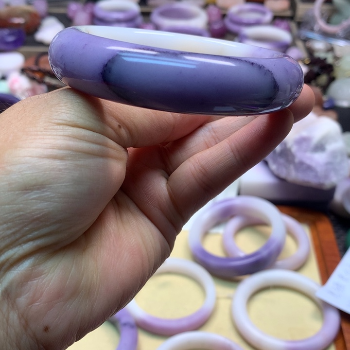 云***搭石英岩玉未镶嵌手镯