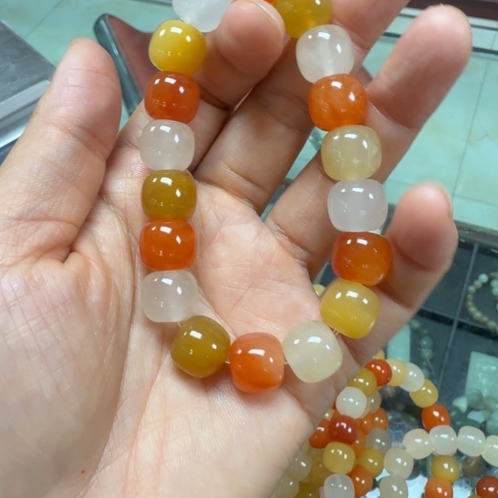 品***逸石英质玉合金颈饰