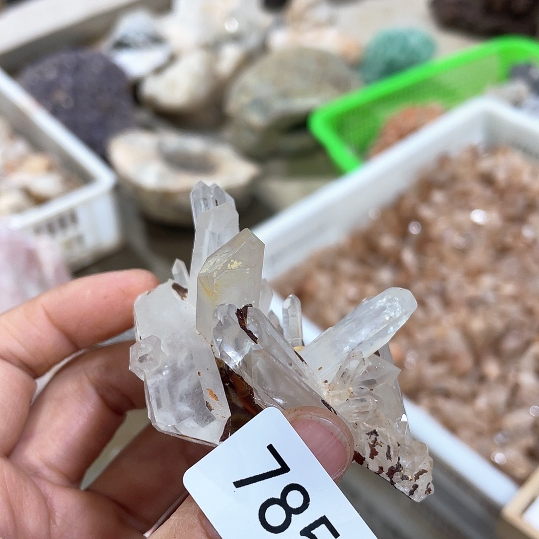 水晶摆件……未镶嵌