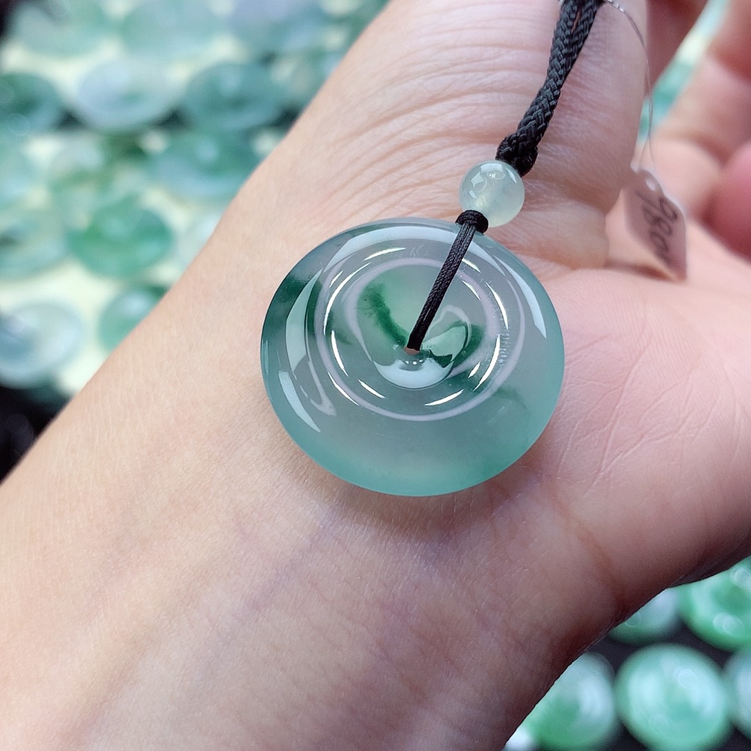 翡翠颈饰未镶嵌吊坠34。尺寸23.5-6