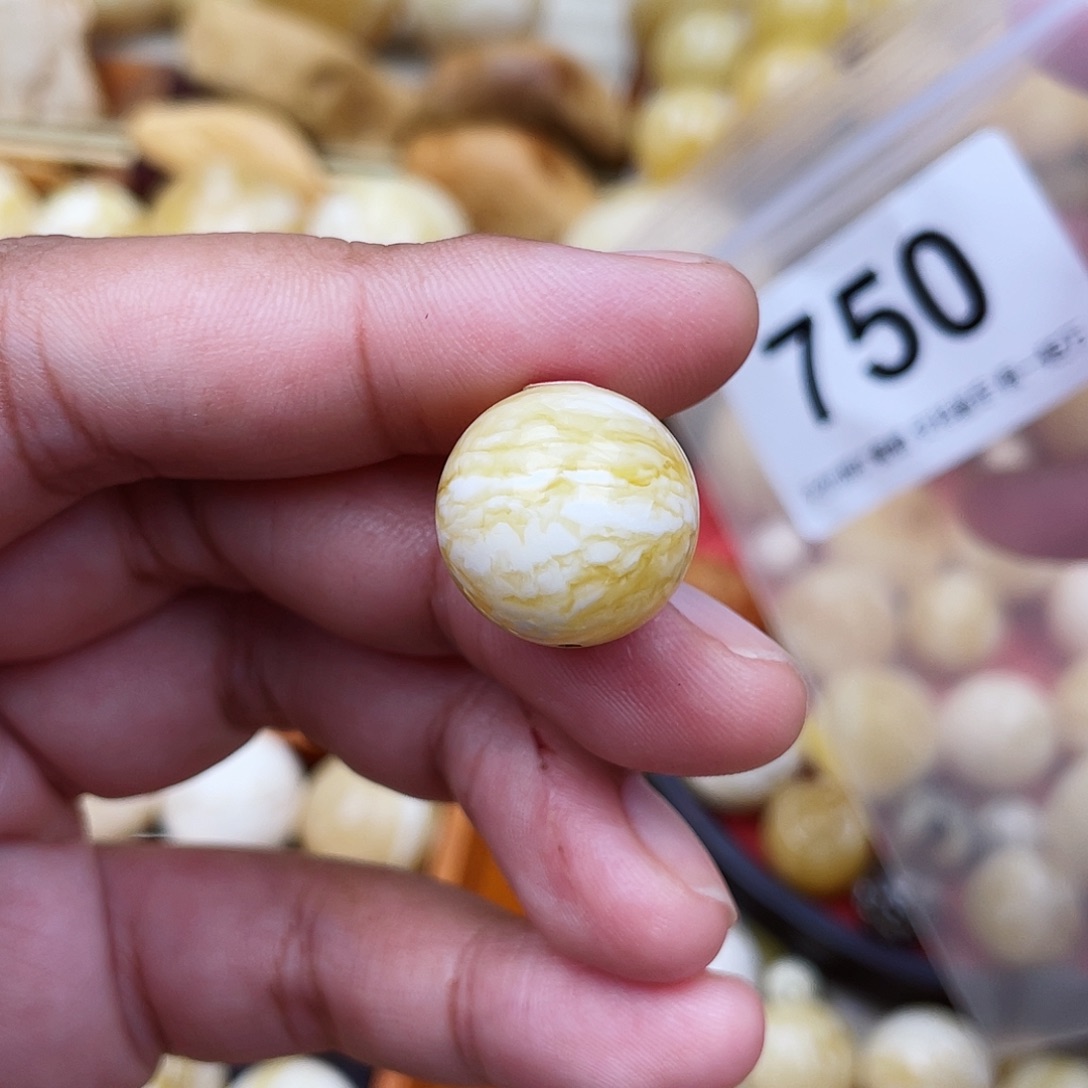 默***语蜜蜡未镶嵌珠宝奇石沁色16.9