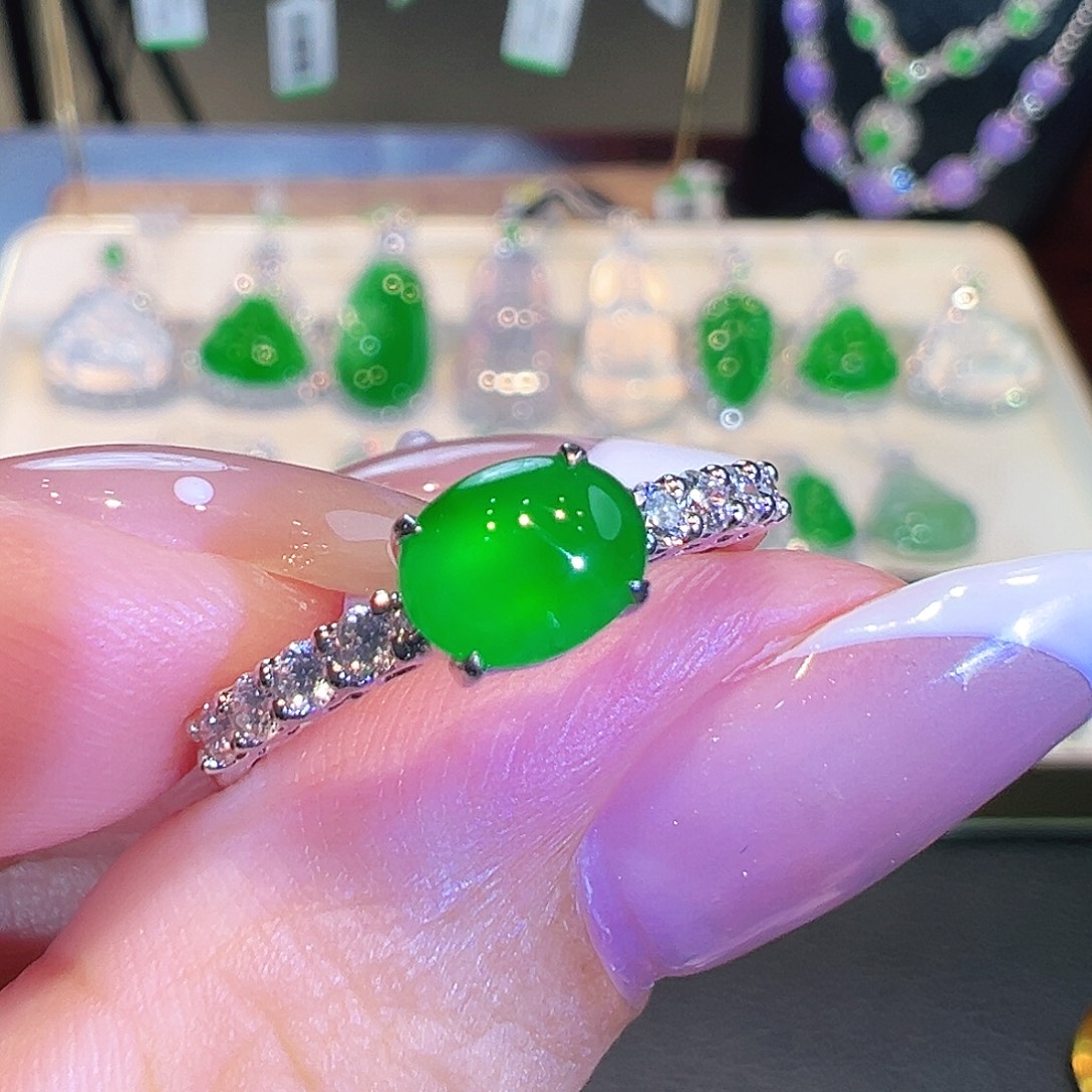 翡翠18K金镶嵌戒指翡翠