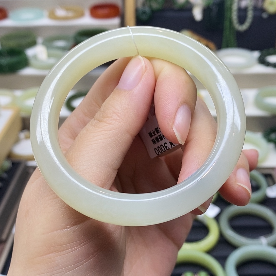 和田玉未镶嵌手镯