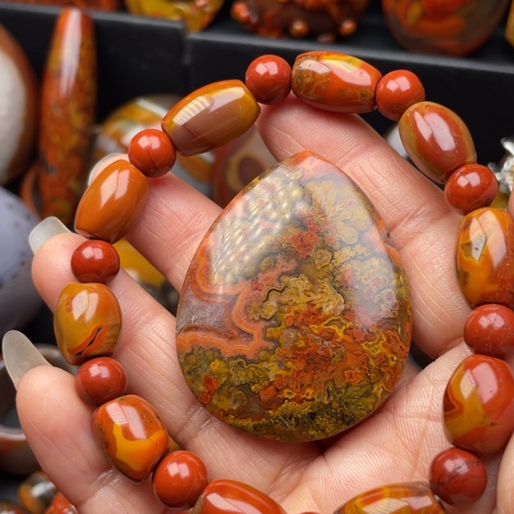 玛瑙/玉髓颈饰未镶嵌墨**生