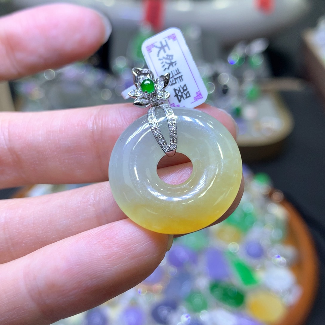 【闪购商品】翡翠颈饰18K金镶嵌翡翠吊坠项链