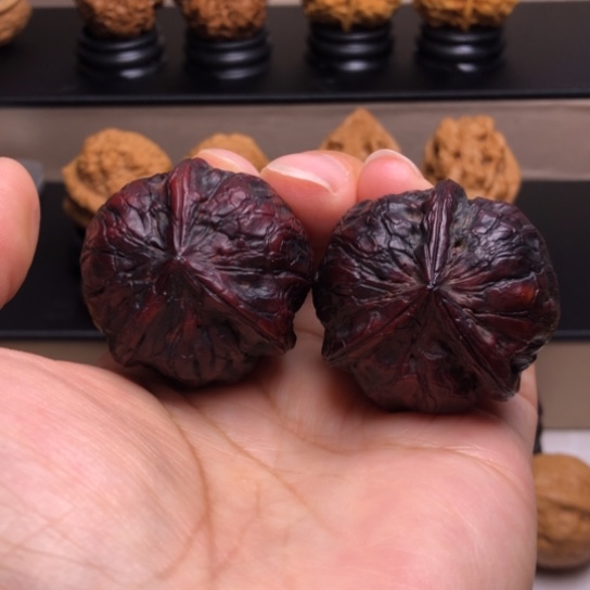 文玩核桃把件七彩三楞地闷72