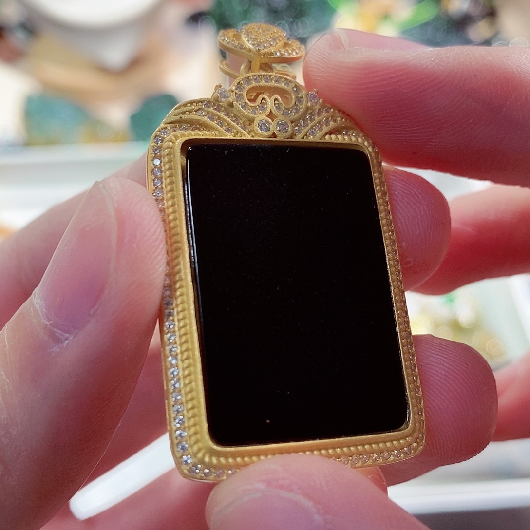 翡翠颈饰未镶嵌翡翠z