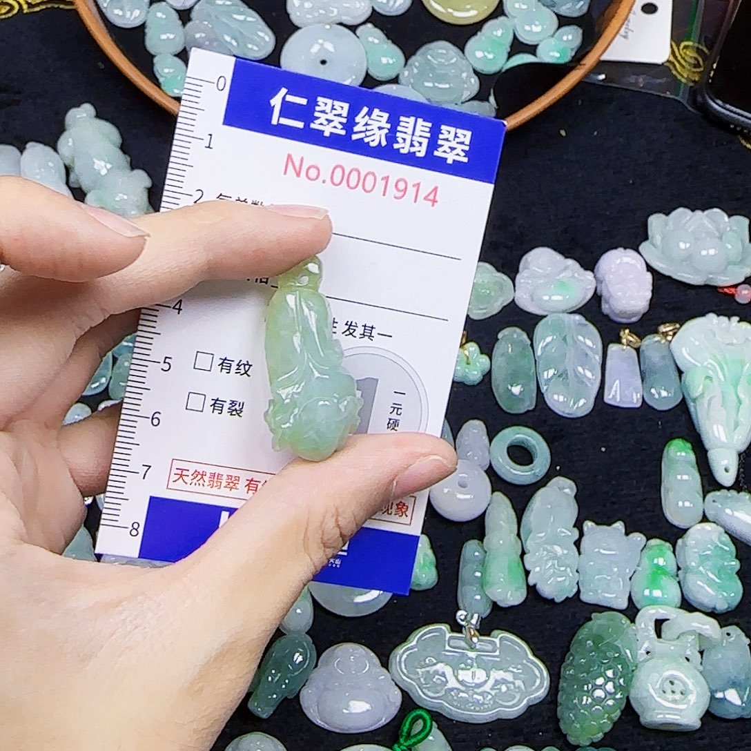 翡翠未镶嵌颈饰翡翠