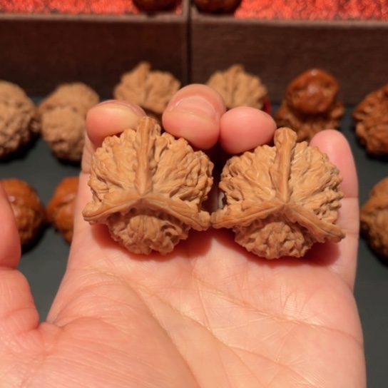 文玩核桃吊坠三棱