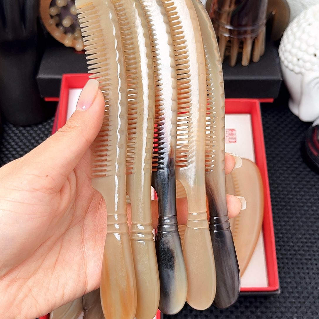 纯手工制作纯牛角梳子