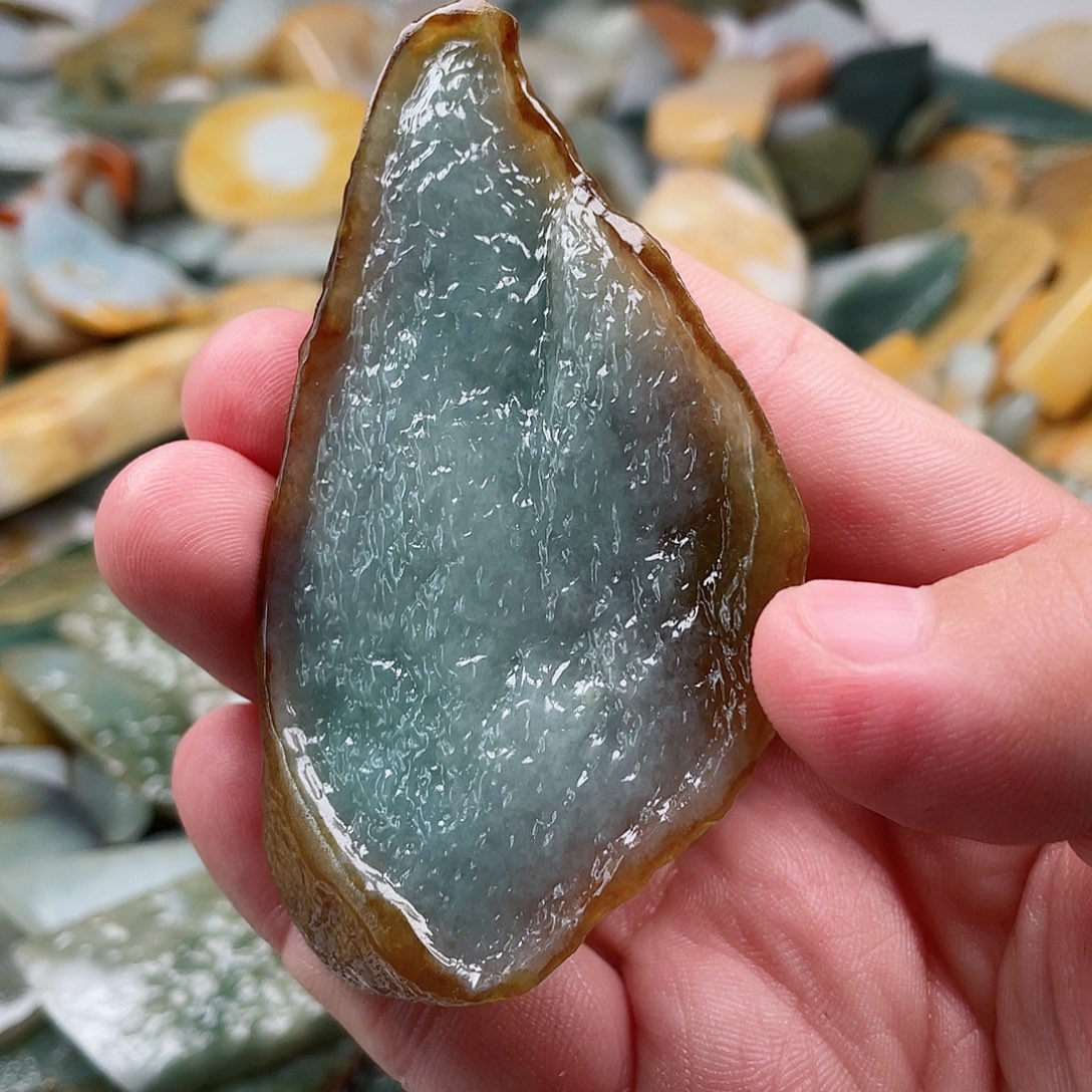 E***y翡翠未镶嵌颈饰挂件