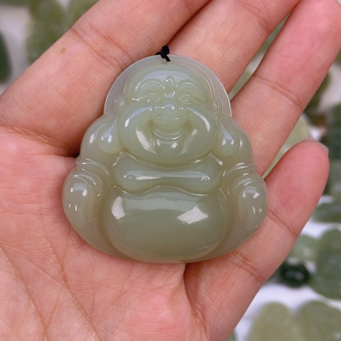 陆****和田玉未镶嵌颈饰