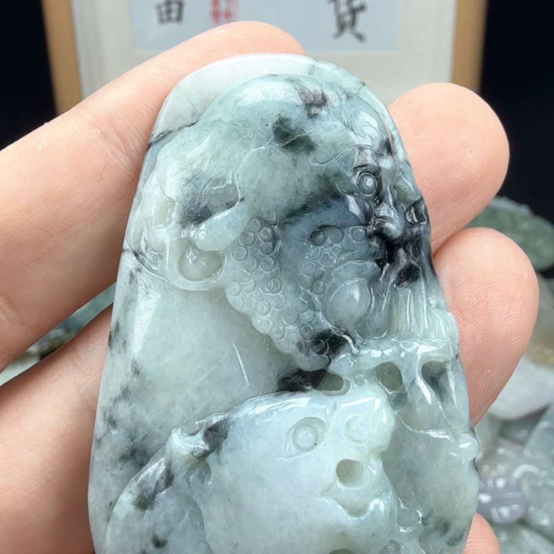 翡翠挂件未镶嵌翡翠