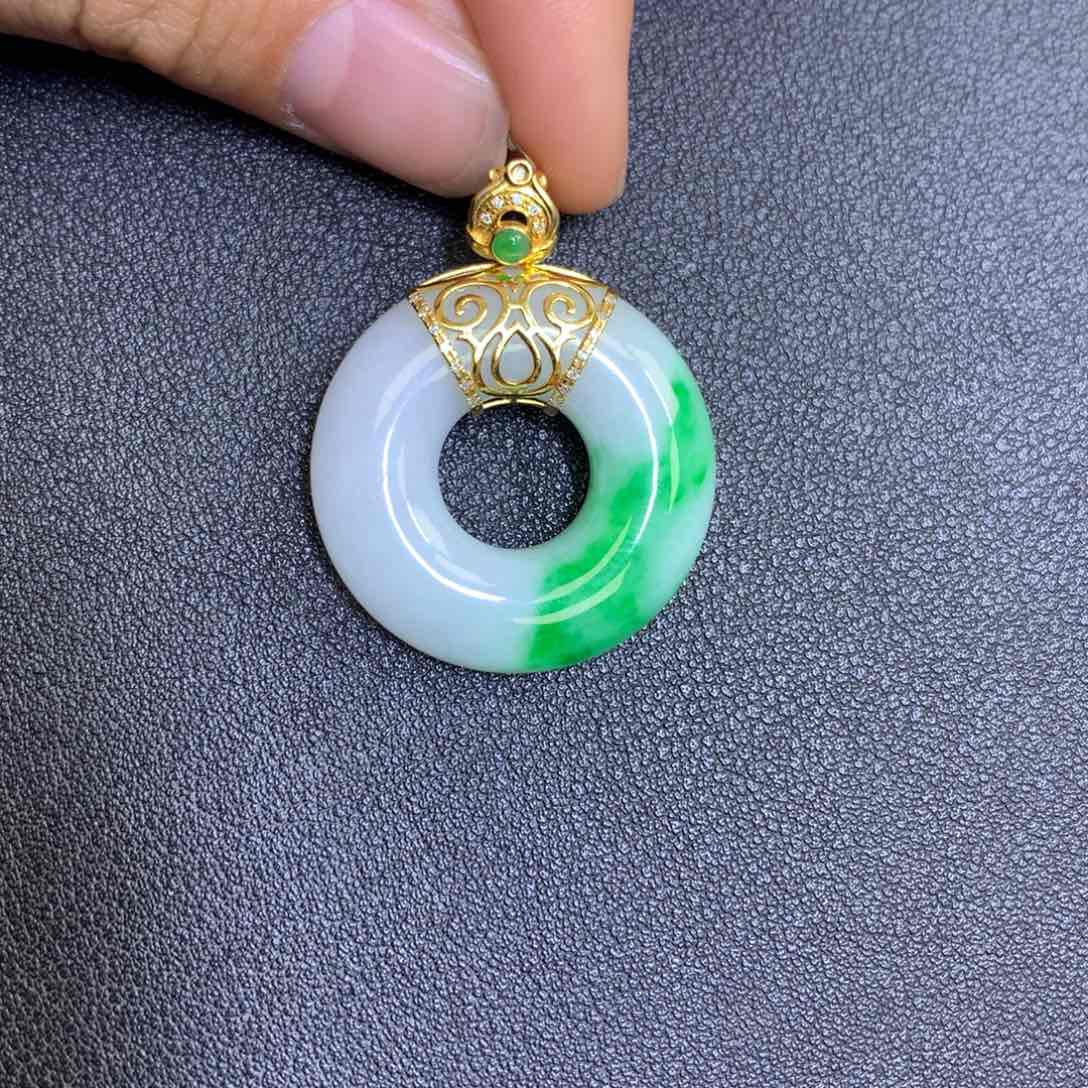 翡翠颈饰18K金镶嵌翡翠